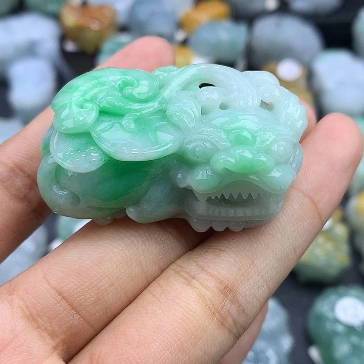 我***2翡翠未镶嵌颈饰天然缅甸翡翠