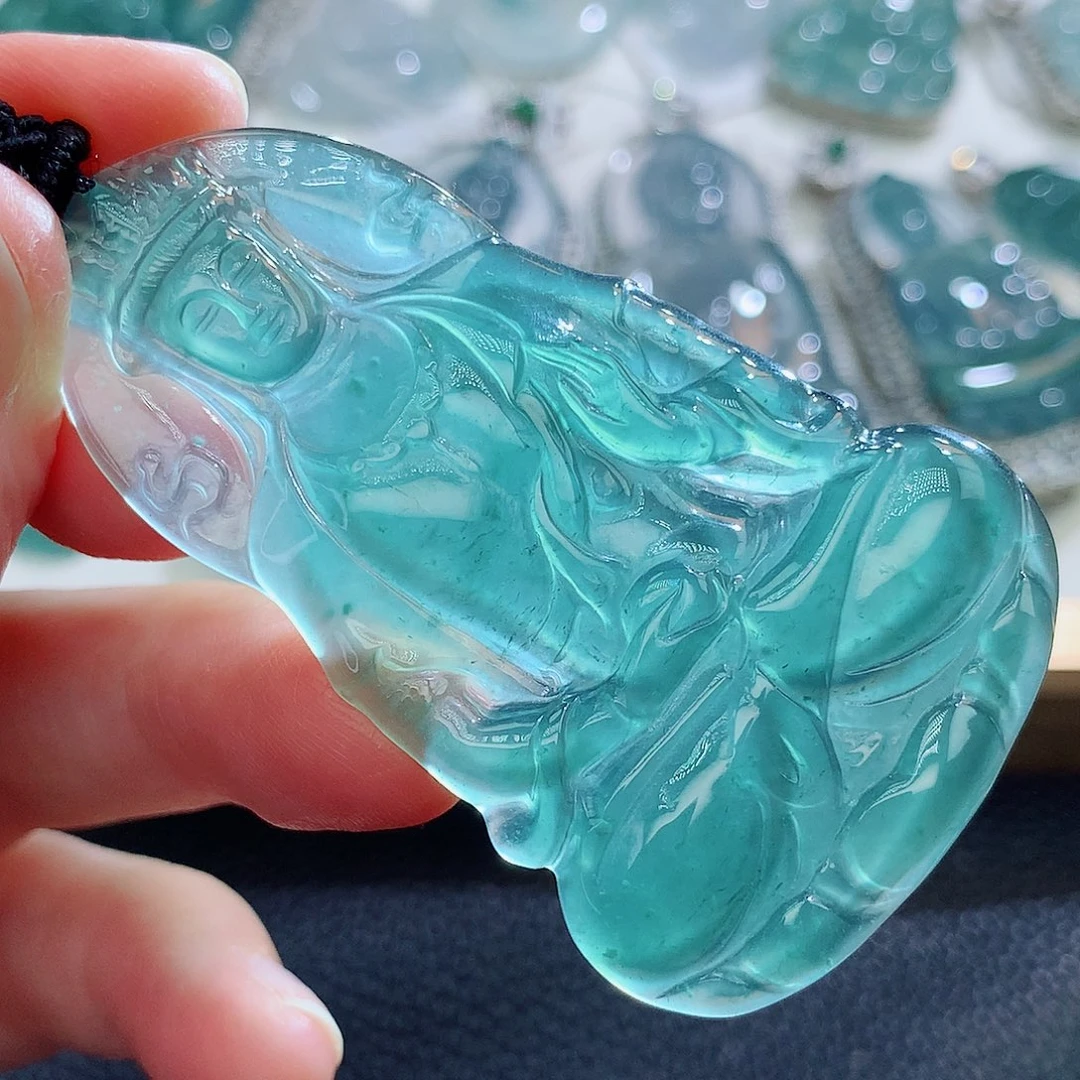 翡翠挂件未镶嵌翡翠