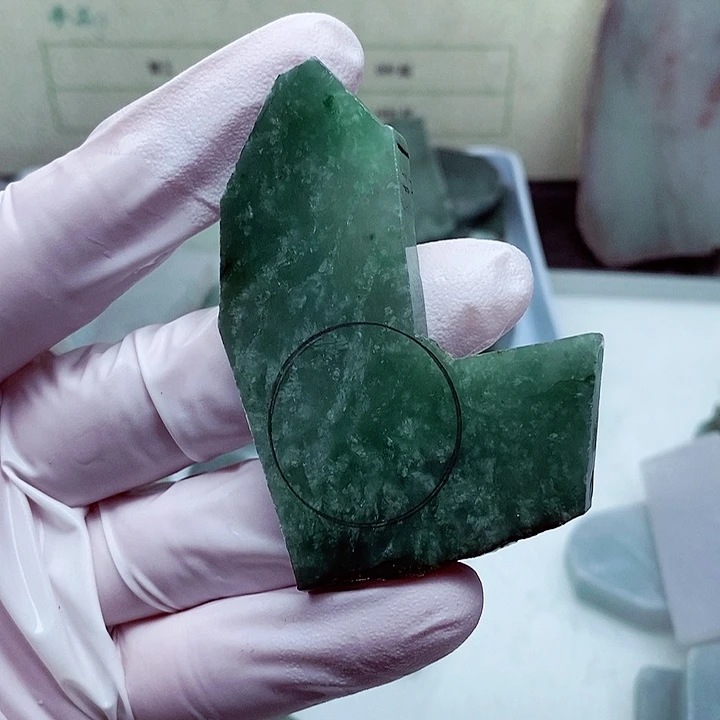 翡翠颈饰未镶嵌缅甸翡翠A货边角