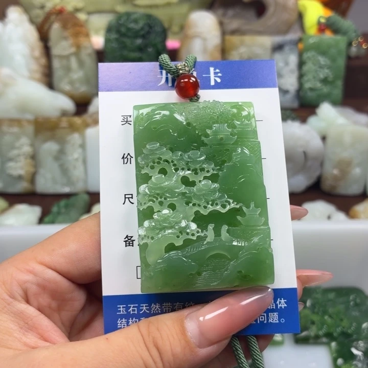 和田玉未镶嵌颈饰梅*