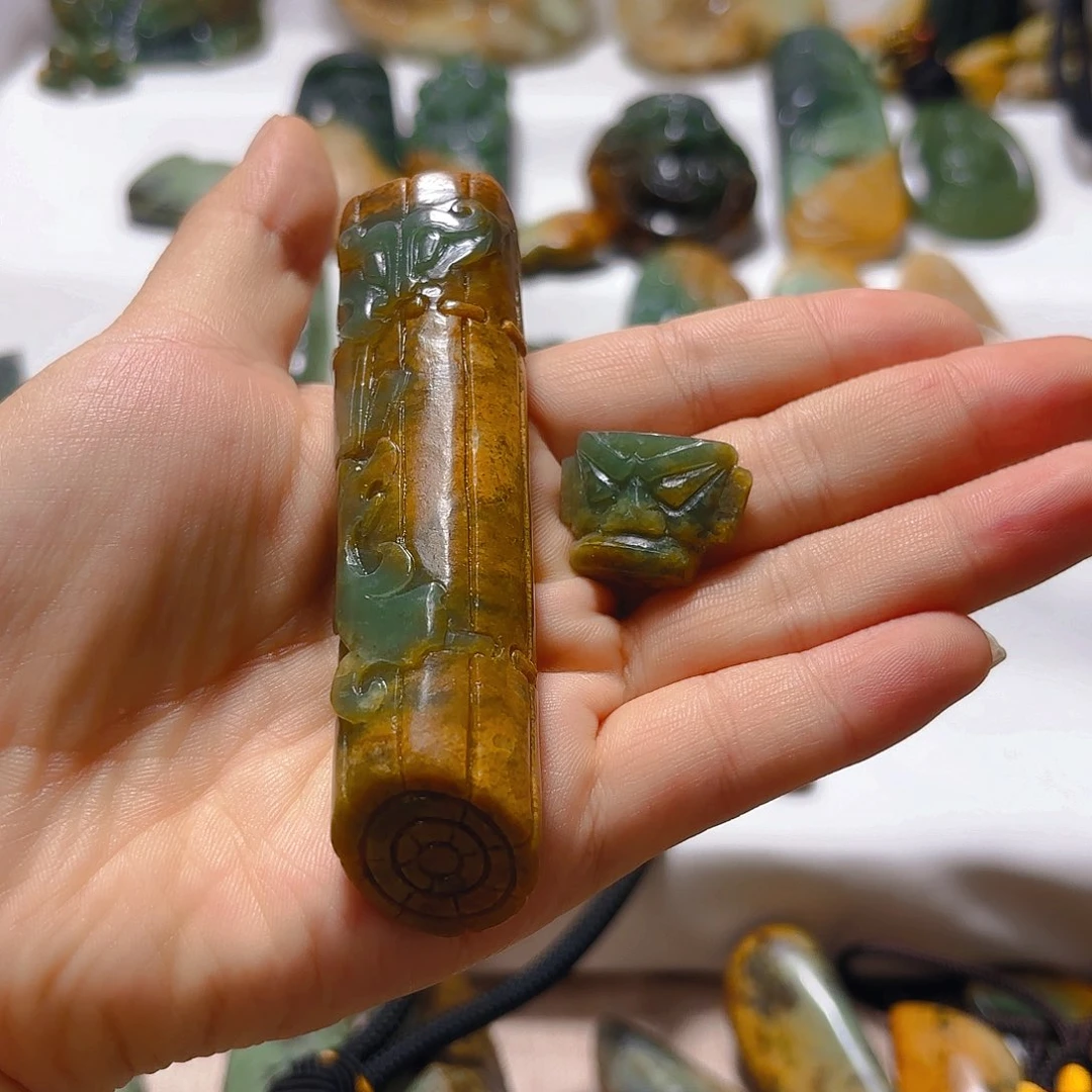 岫岩河磨玉（透闪石质玉）挂件未镶嵌很***人