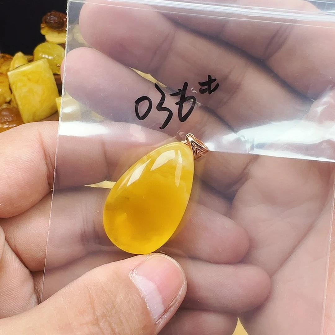 蜜蜡颈饰未镶嵌水滴6克