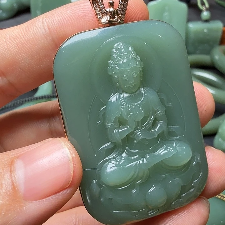 和田玉18K金镶嵌颈饰