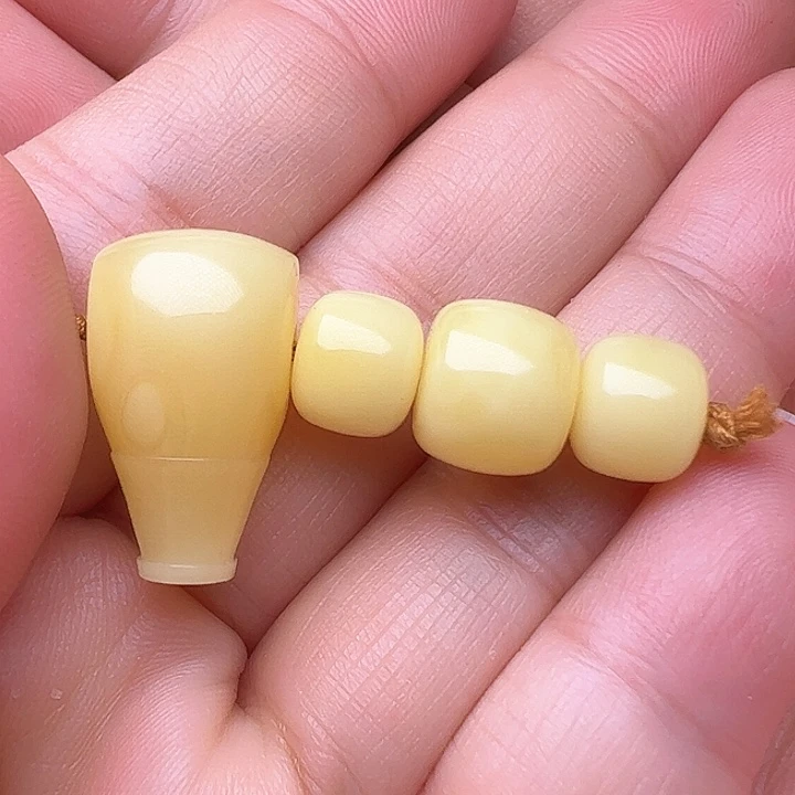 蜜蜡裸石未镶嵌配7-8.5m m