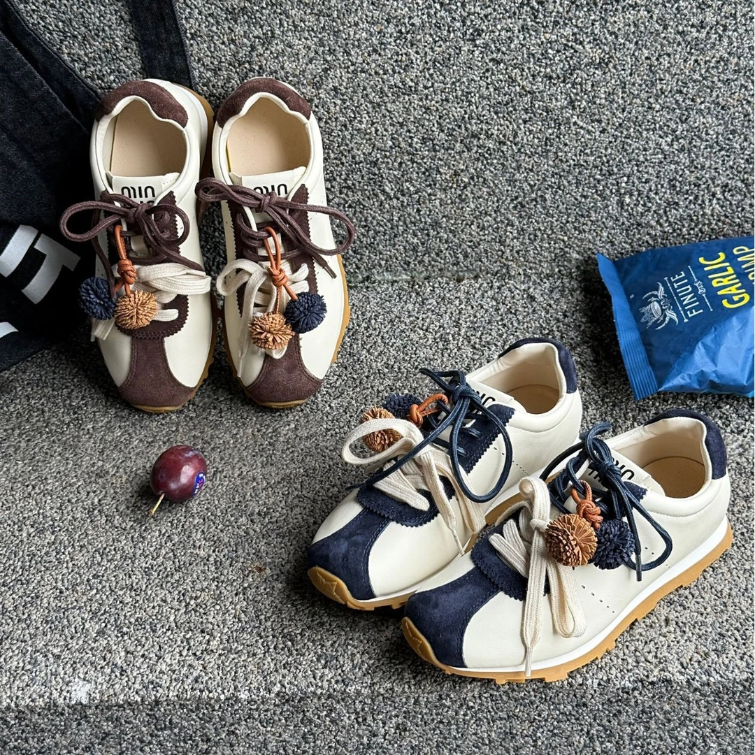 2025秋季新款真皮复古圆头配饰系带软底德训鞋阿甘鞋休闲运动鞋女