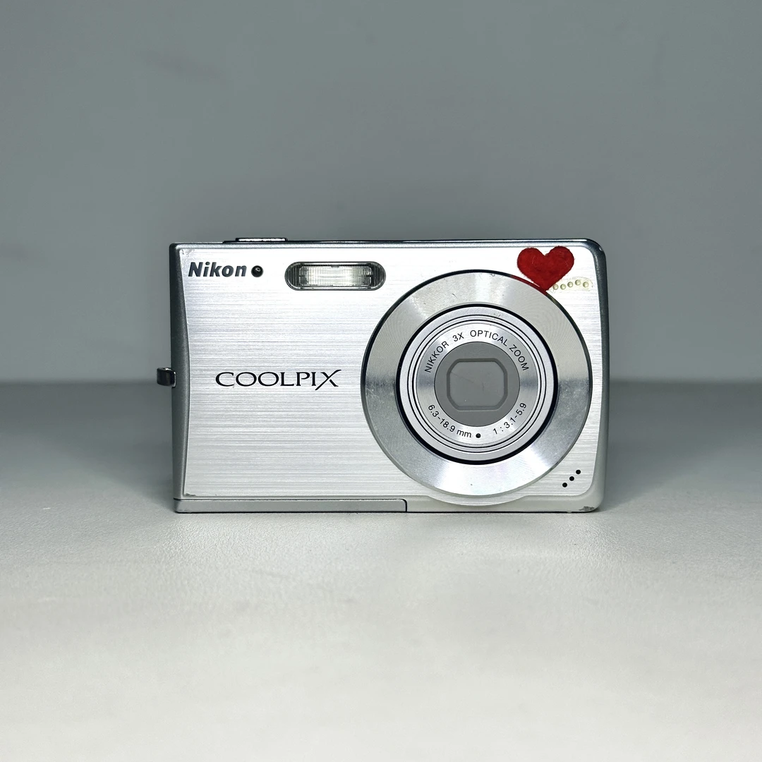 9新 Nikon/尼康 s200 自带氛围感 710w像素 冷白氛围感ccd
