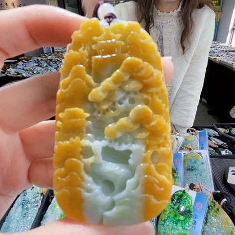 翡翠未镶嵌颈饰翡翠