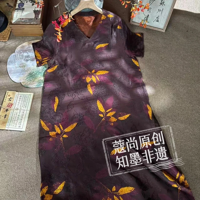 秋季新款新中式国风宽松显瘦V领轻奢老料气质手绘织花连衣裙
