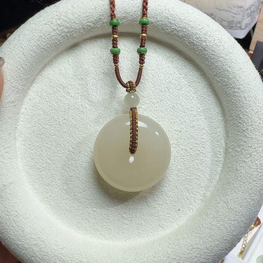 安***Z和田玉未镶嵌颈饰藕粉平安扣