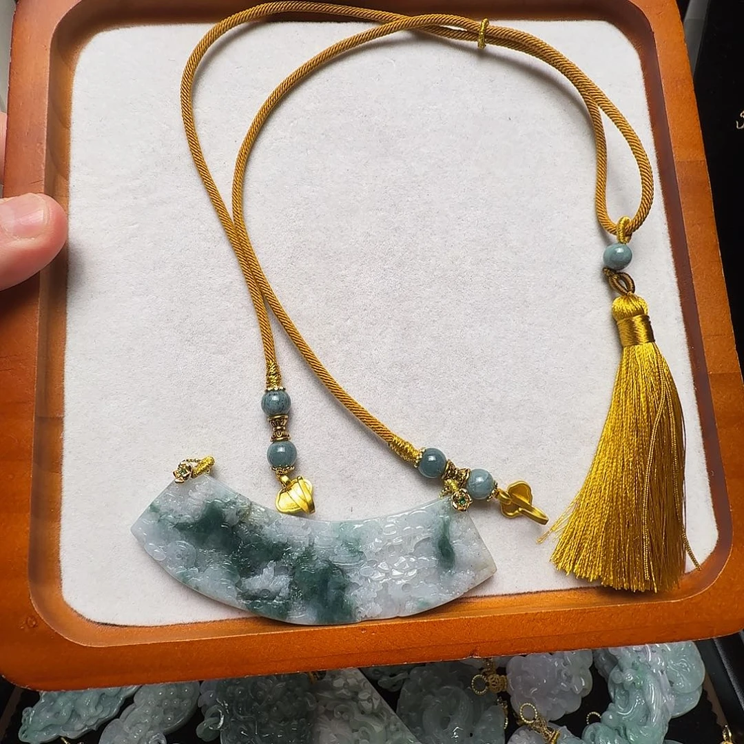 蔡***晶翡翠未镶嵌吊坠(赠链)