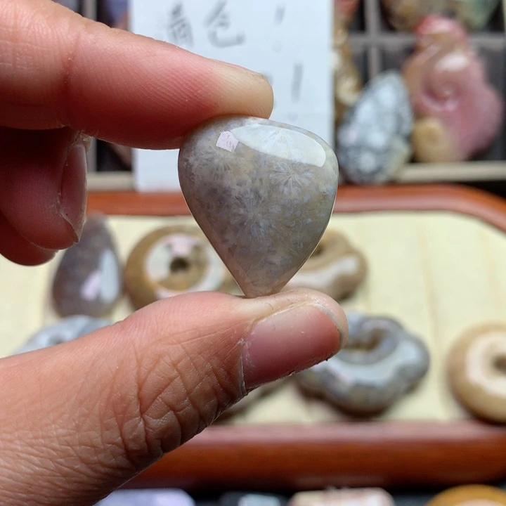 硅化珊瑚（珊瑚玉）颈饰未镶嵌