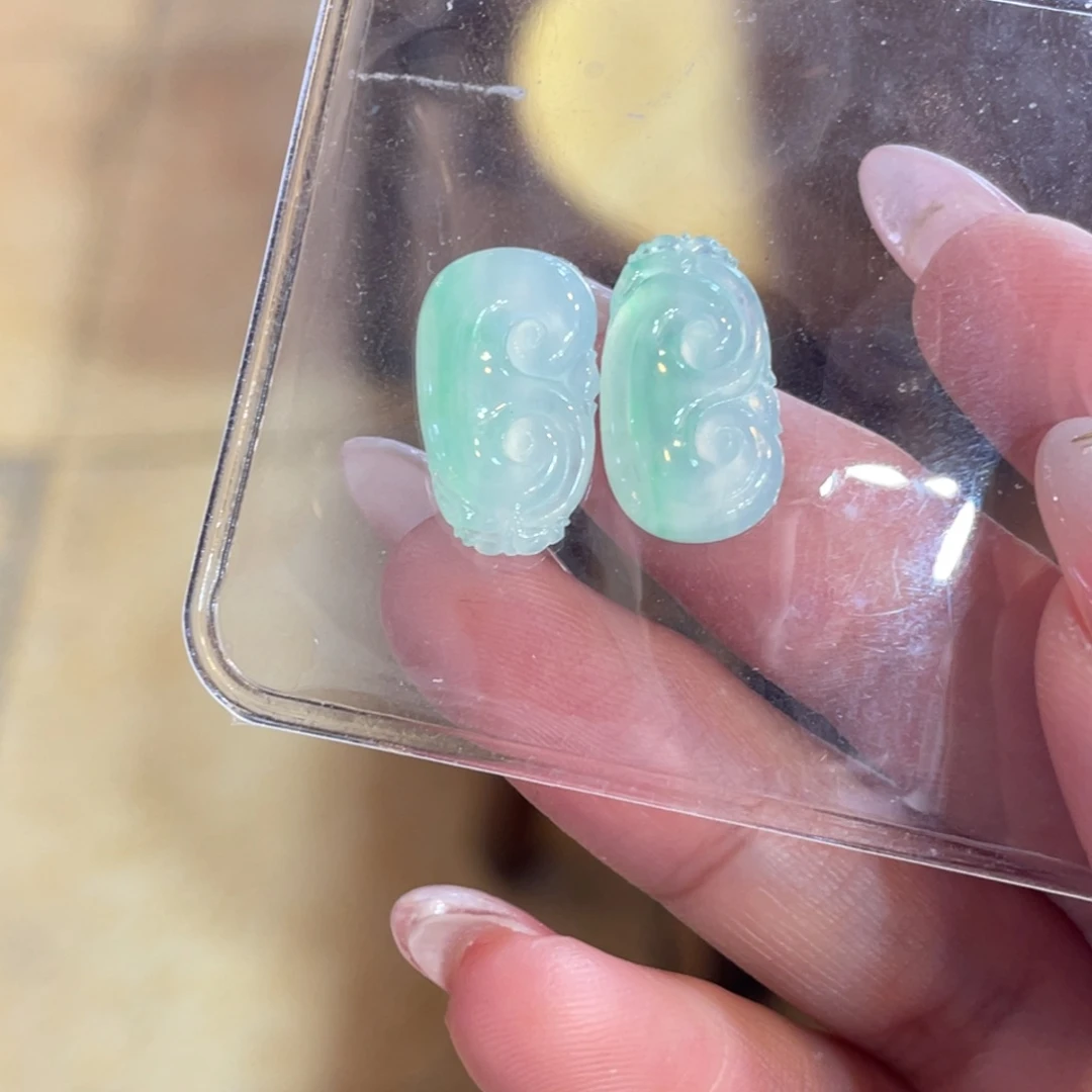 翡翠未镶嵌颈饰如意