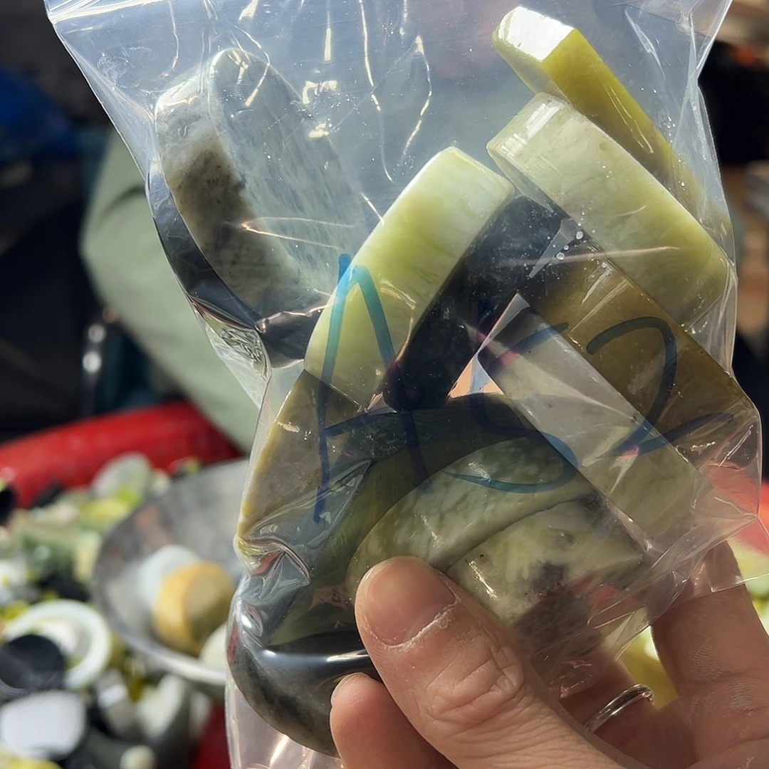 陶***哥蛇纹石玉未镶嵌鱼缸石 盆景石