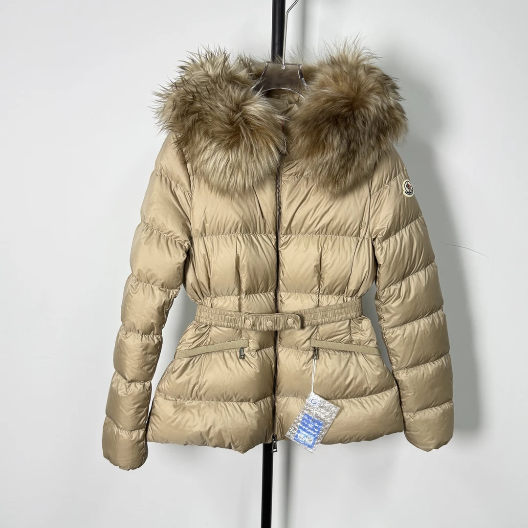 99新 MONCLER Tsan0819/毛领收腰羽绒服/尺码2码