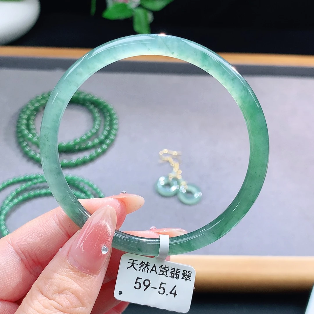 未镶嵌手镯（圆镯）翡翠