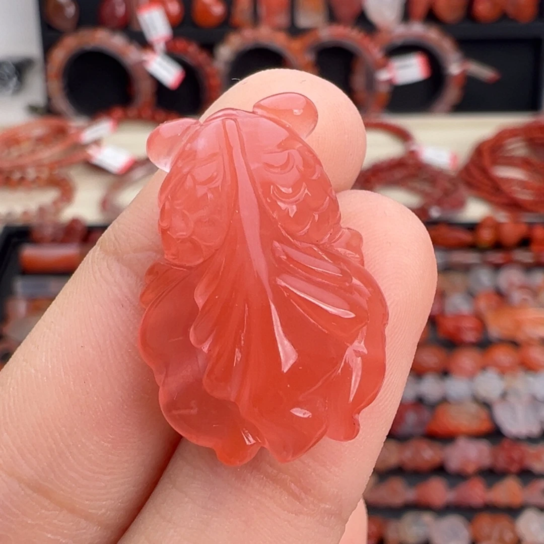 南红玛瑙未镶嵌颈饰金鱼