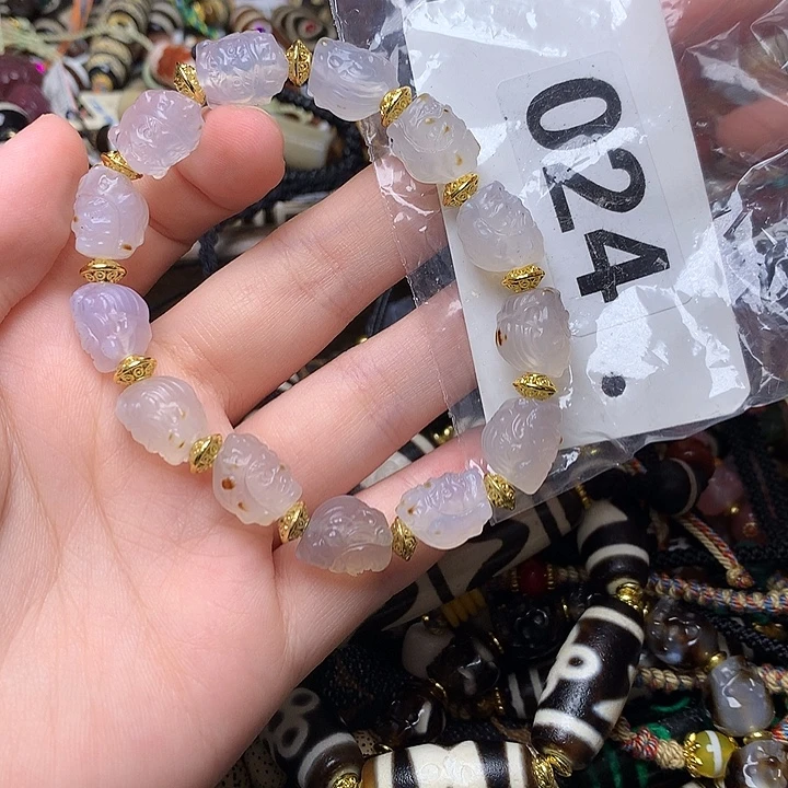 未镶嵌发一个玛瑙/玉髓