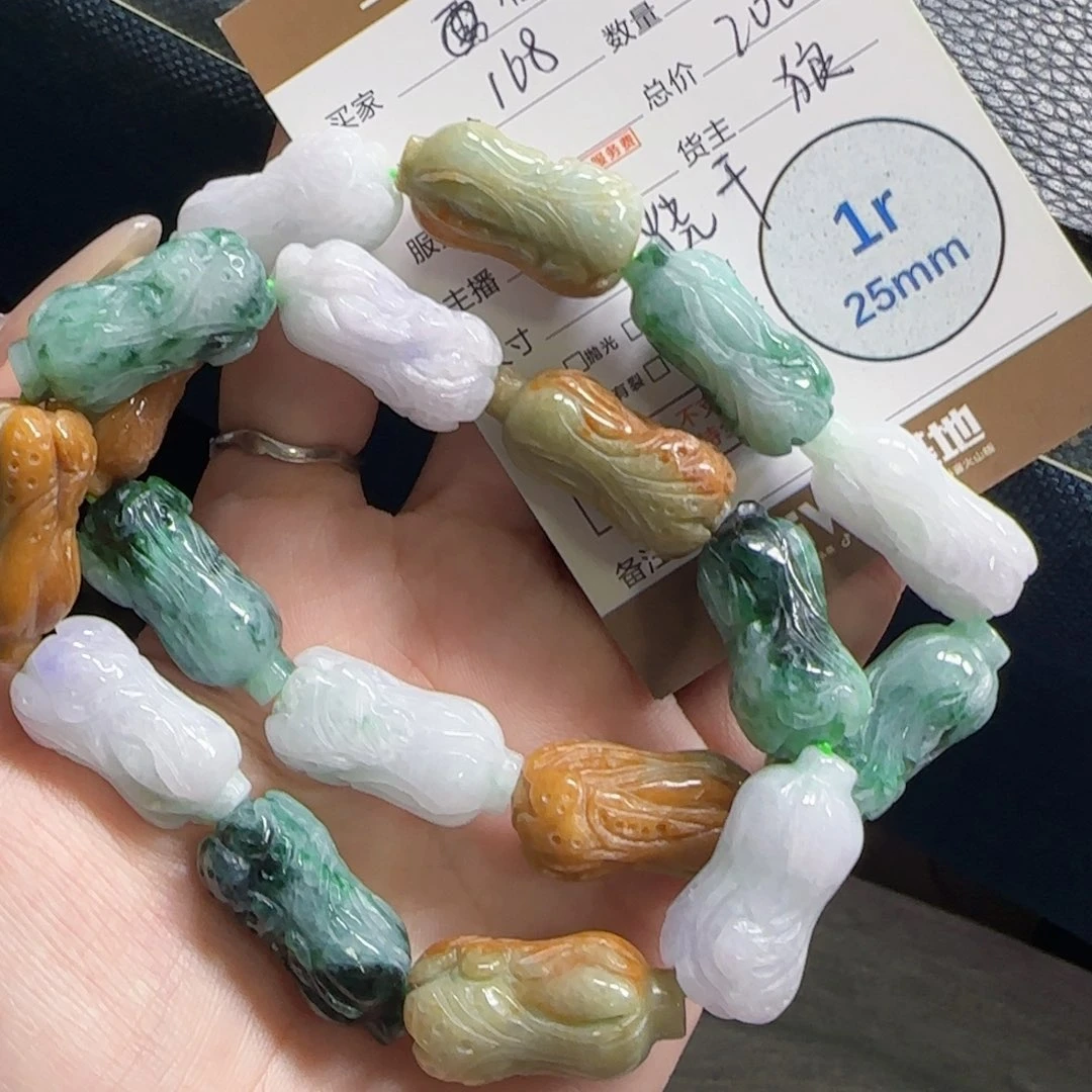 在***姐未镶嵌挂件翡翠翡翠