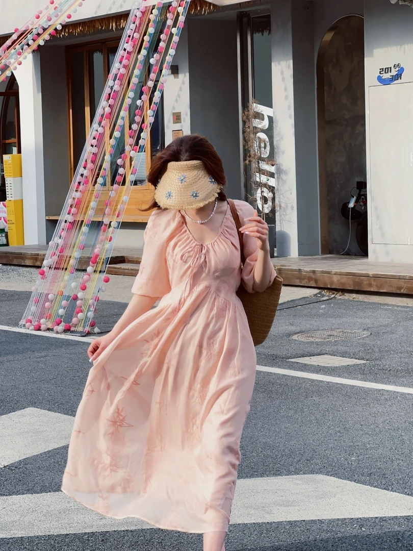 2025夏季海边氛围感法式复古风甜美气质绝美粉色连衣裙女修身显瘦