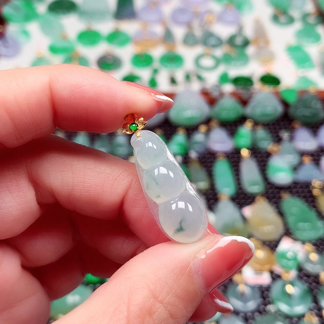 翡翠18K金镶嵌颈饰