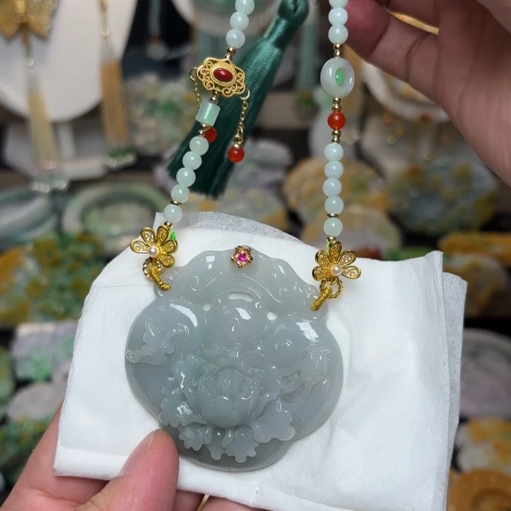 翡翠未镶嵌颈饰吊坠