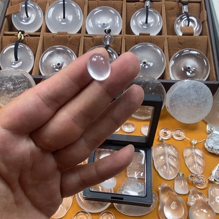 石英质玉吊坠未镶嵌