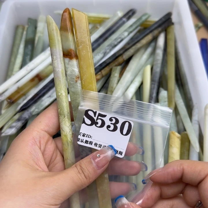 仙***悠蛇纹石玉合金发饰