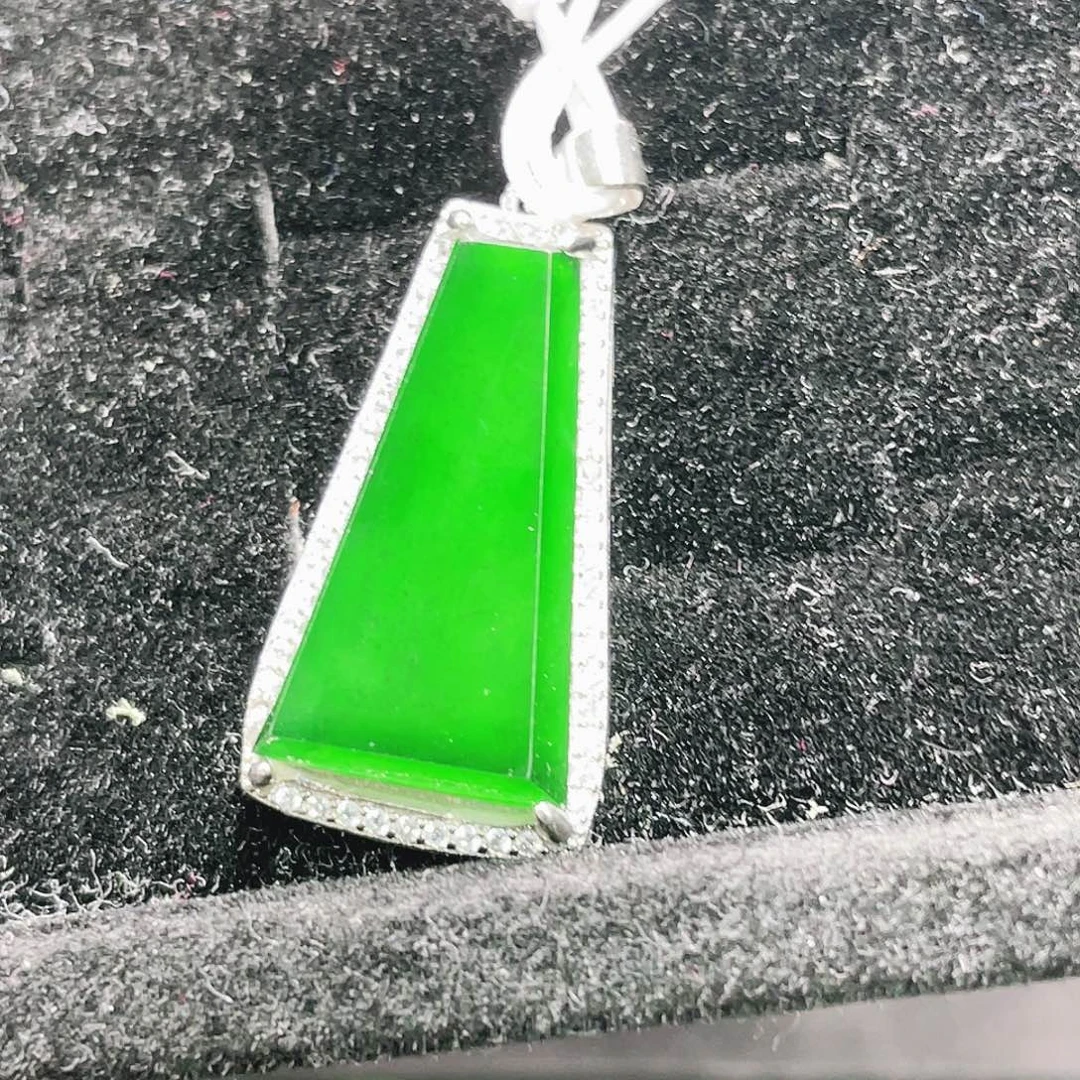 翡翠未镶嵌颈饰67