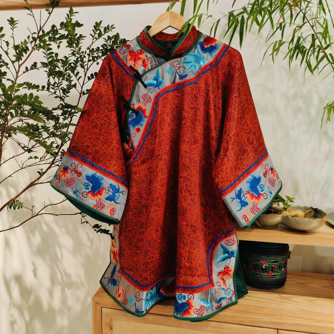 （HY101075-2）凤徕兮私人定制红色香香底蓝蝴蝶刺绣包边斜襟太太服