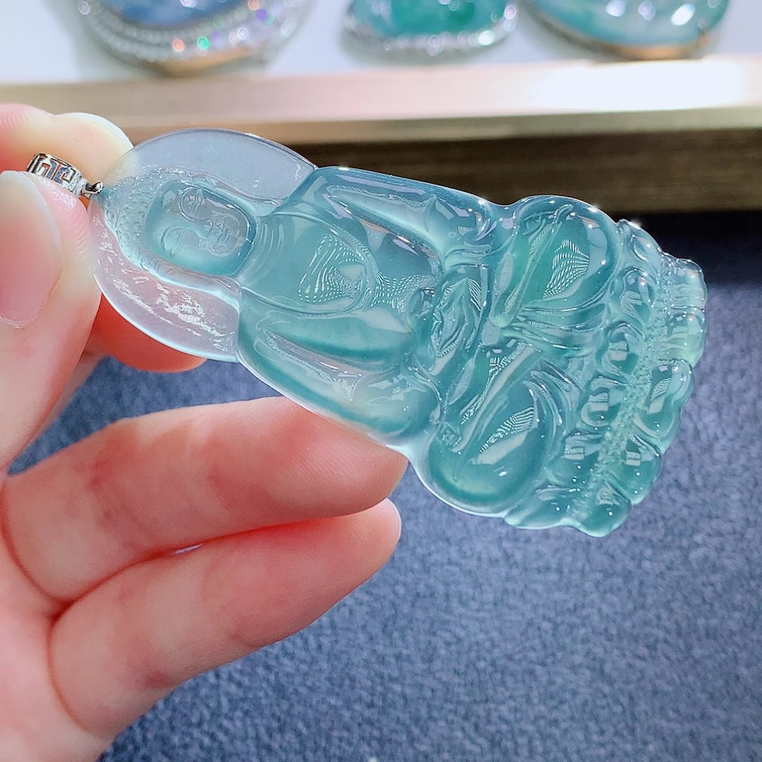 翡翠18K金镶嵌颈饰翡翠