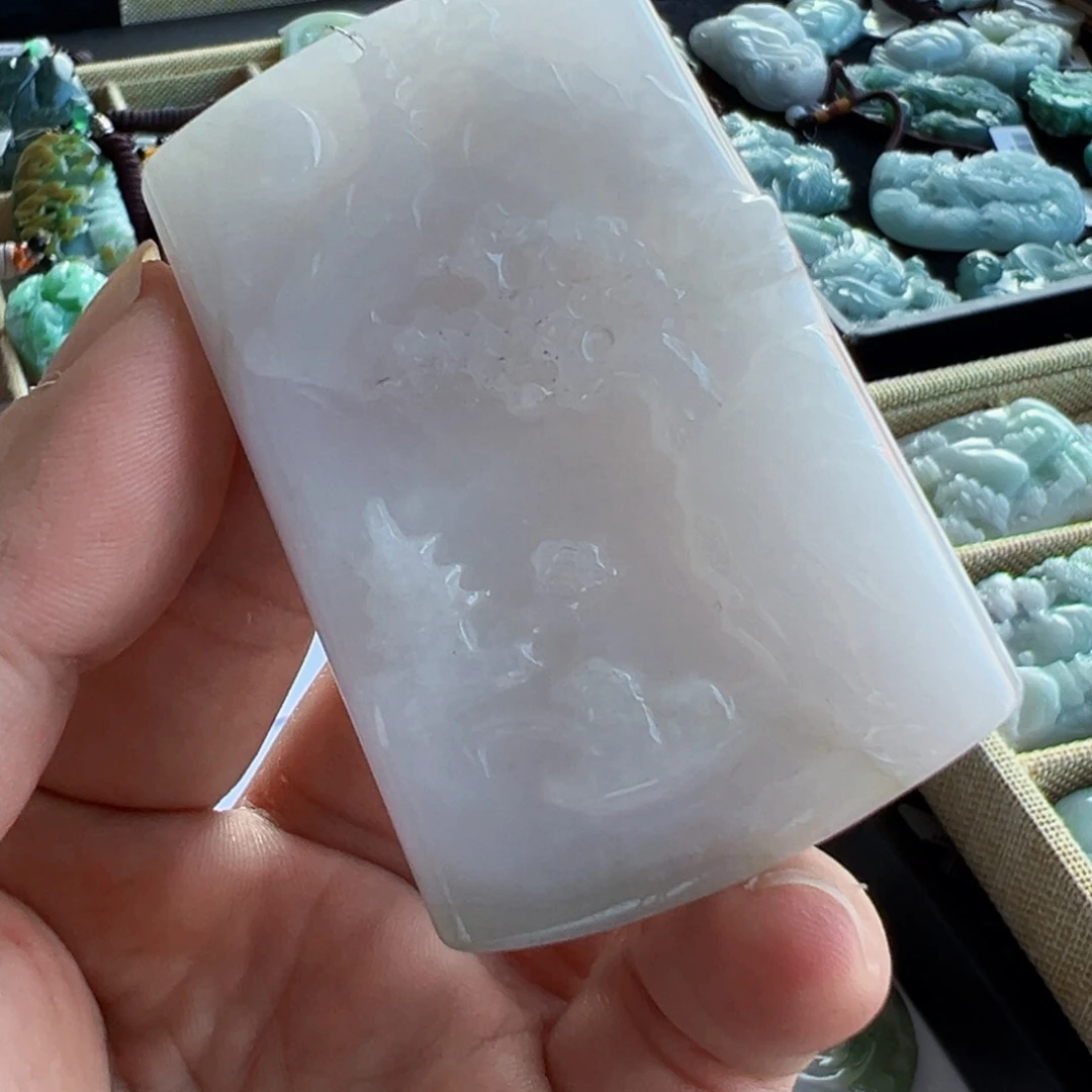 翡翠未镶嵌颈饰山水