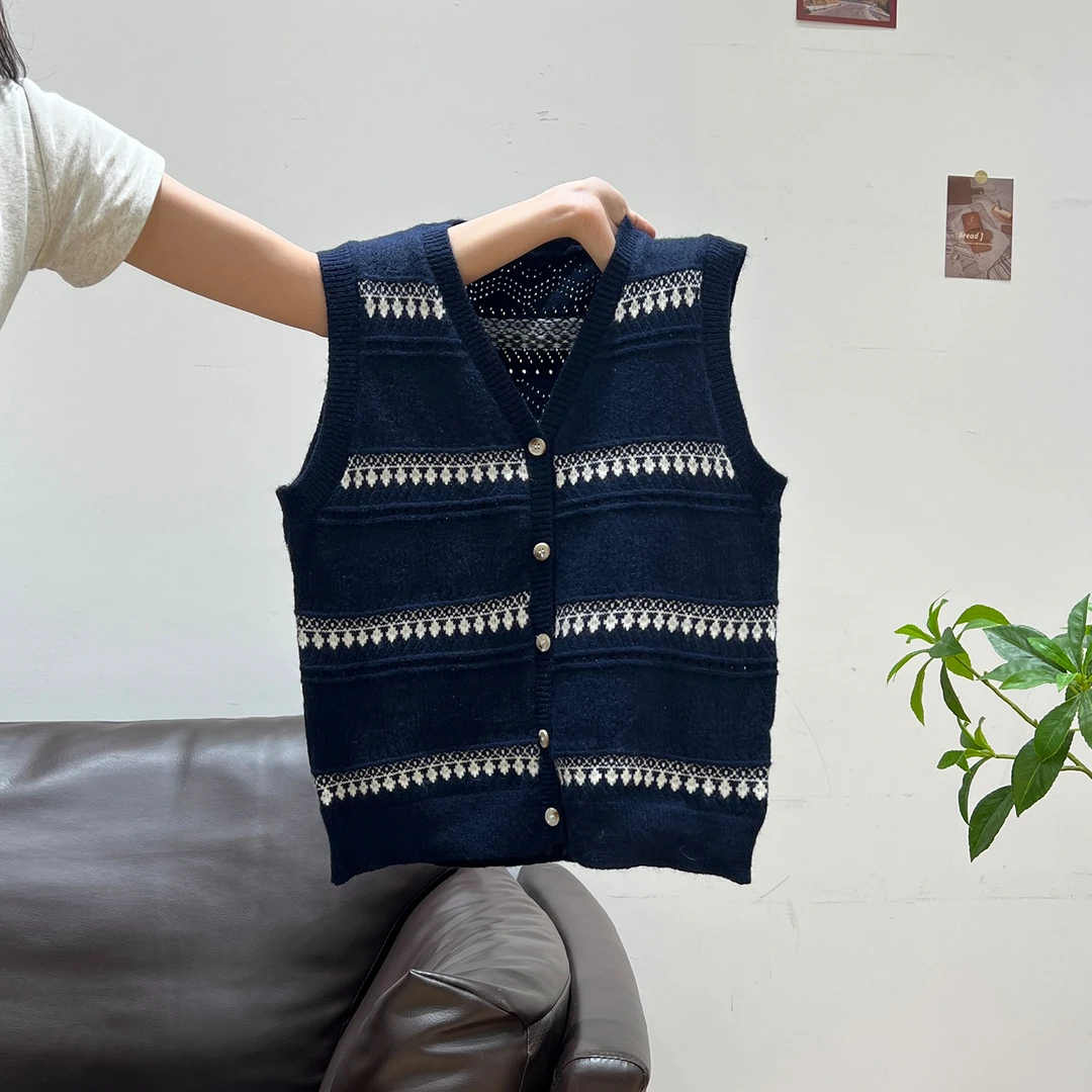 镂空条纹设计感针织开衫马甲背心女2025秋冬新款无袖叠穿毛衣上衣