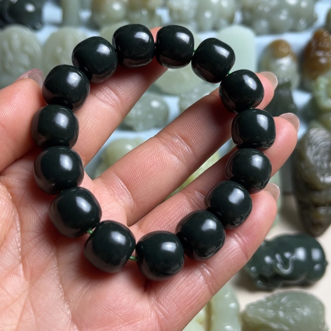 和田玉未镶嵌把件