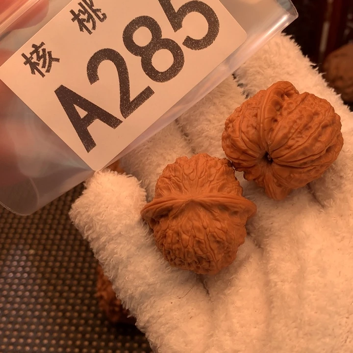文玩核桃吊坠血麒麟33