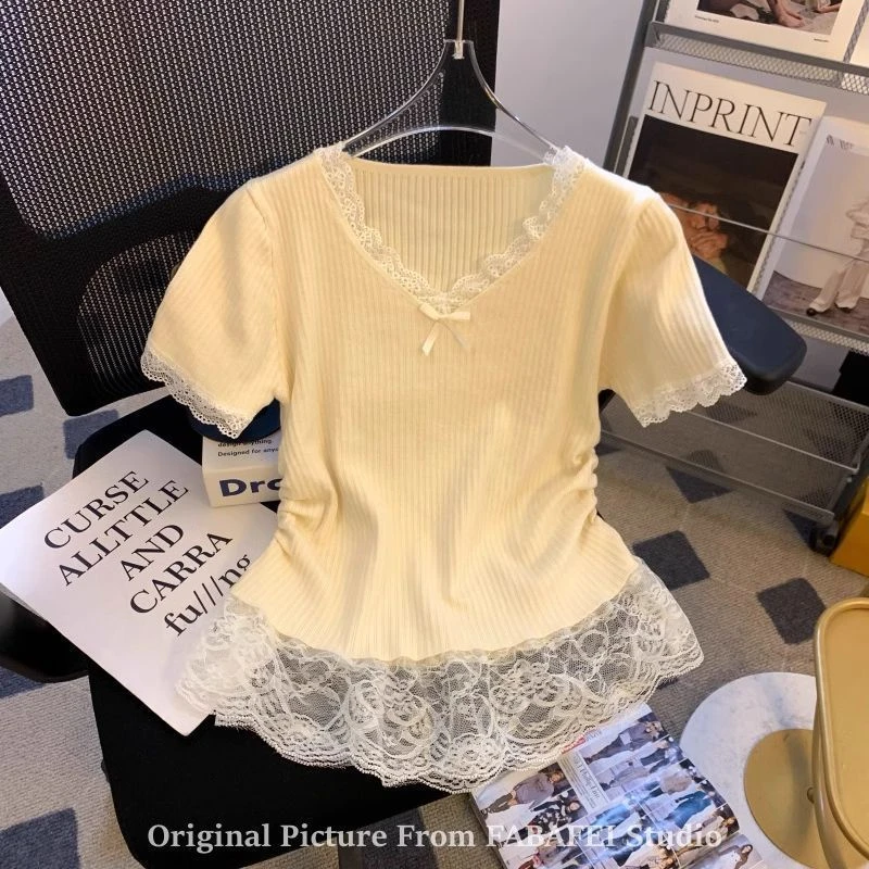 温柔风蕾丝拼接短袖打底衫女2025夏季新款v领t恤遮肚子假两件上衣