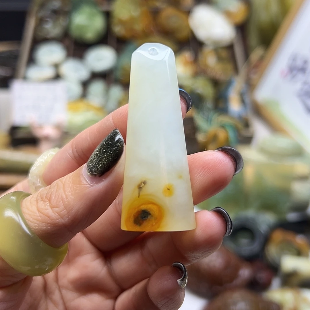 未镶嵌岫玉颈饰花玉锁骨
