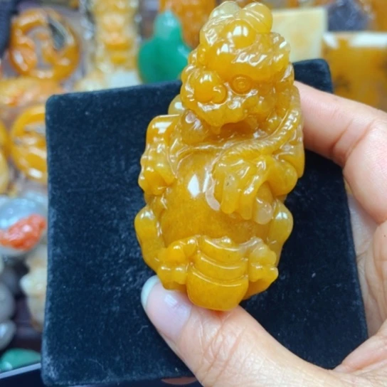 石英质玉（黄龙玉）未镶嵌颈饰