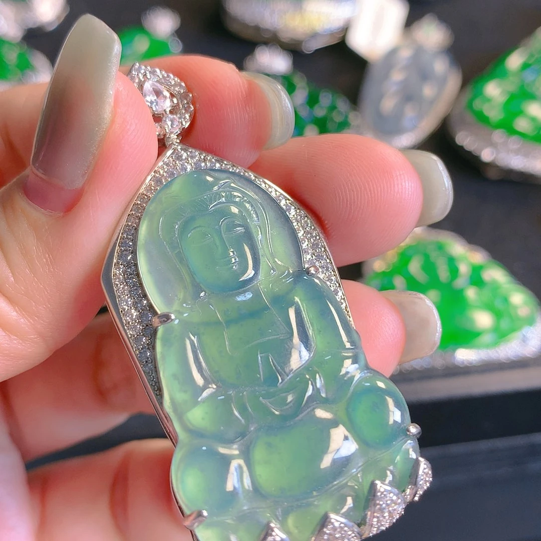 翡翠颈饰未镶嵌翡翠