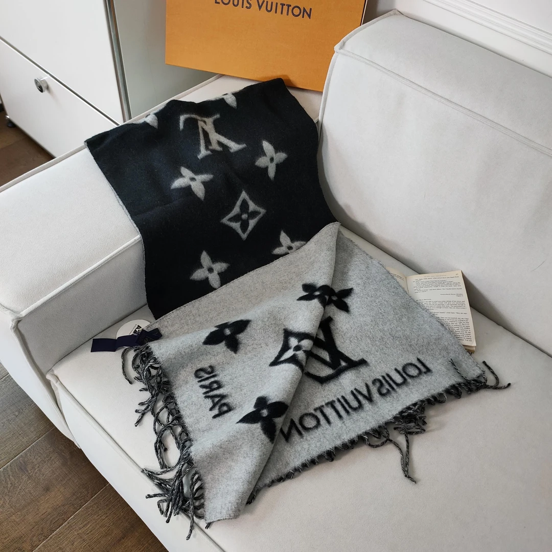 99新 LouisVuitton/路易威登 Azul黑灰拼色老花双面羊绒围巾46714