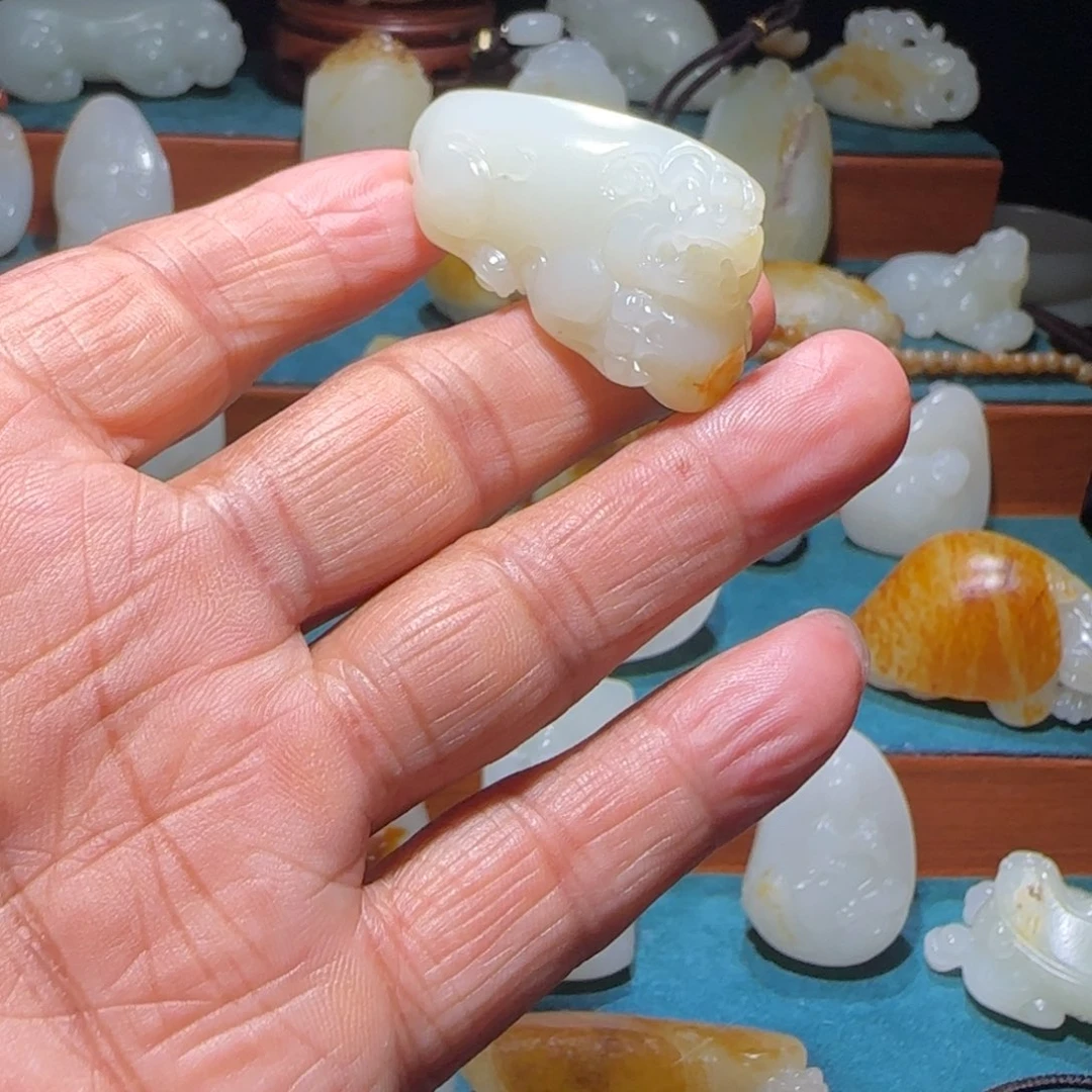 默***4和田玉未镶嵌颈饰