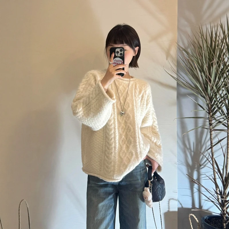 高级感白色麻花套头毛衣女秋冬宽松慵懒风外穿卷边休闲针织上衣