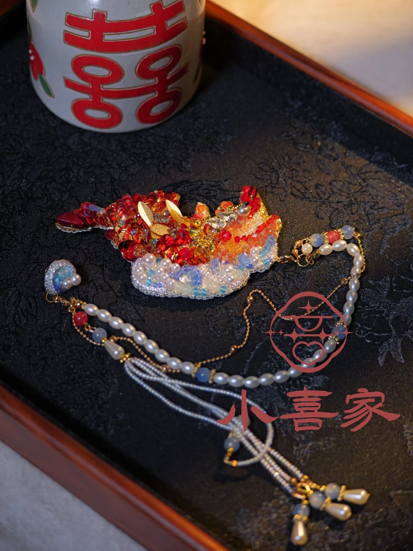 【小喜·裳欢喜】'法绣鳌鱼胸针'新中式手工高定法绣汉服