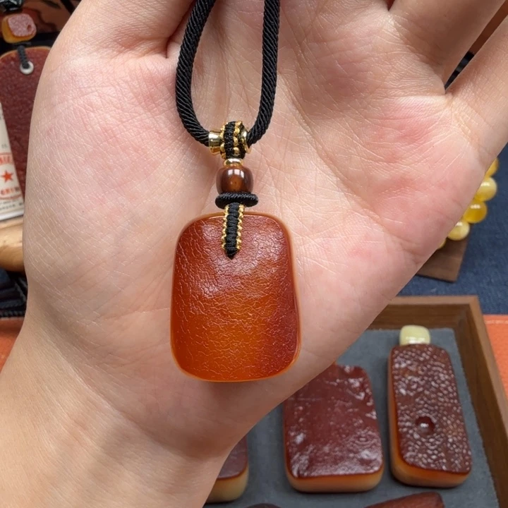 蜜蜡未镶嵌吊坠(赠链)