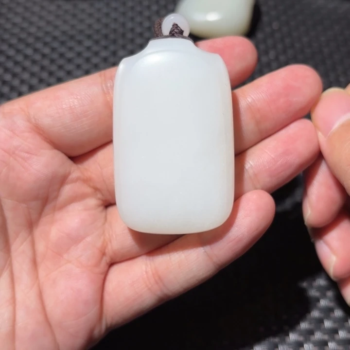 和田玉未镶嵌把件