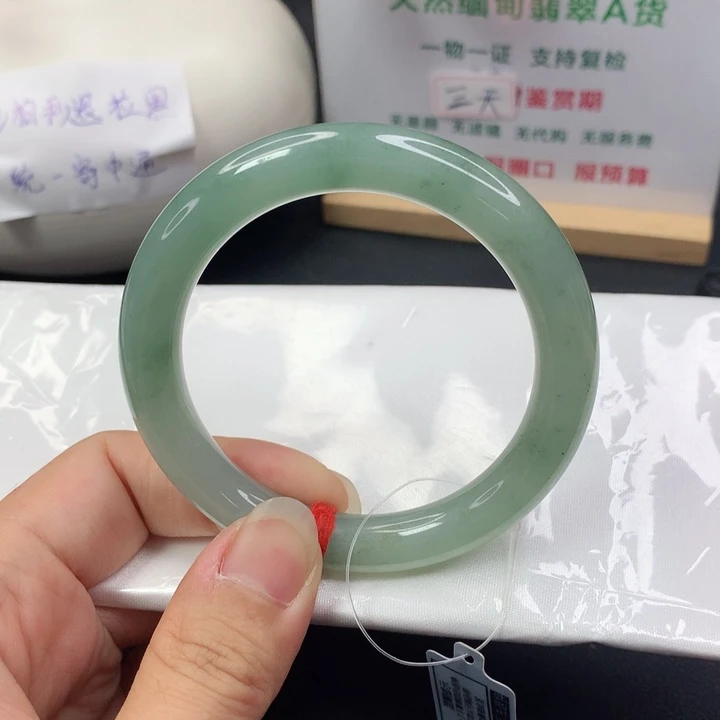 未镶嵌手镯（圆镯）翡翠5556