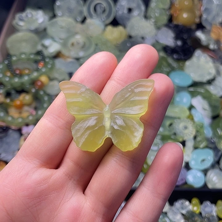 蛇纹石玉合金颈饰蝴蝶