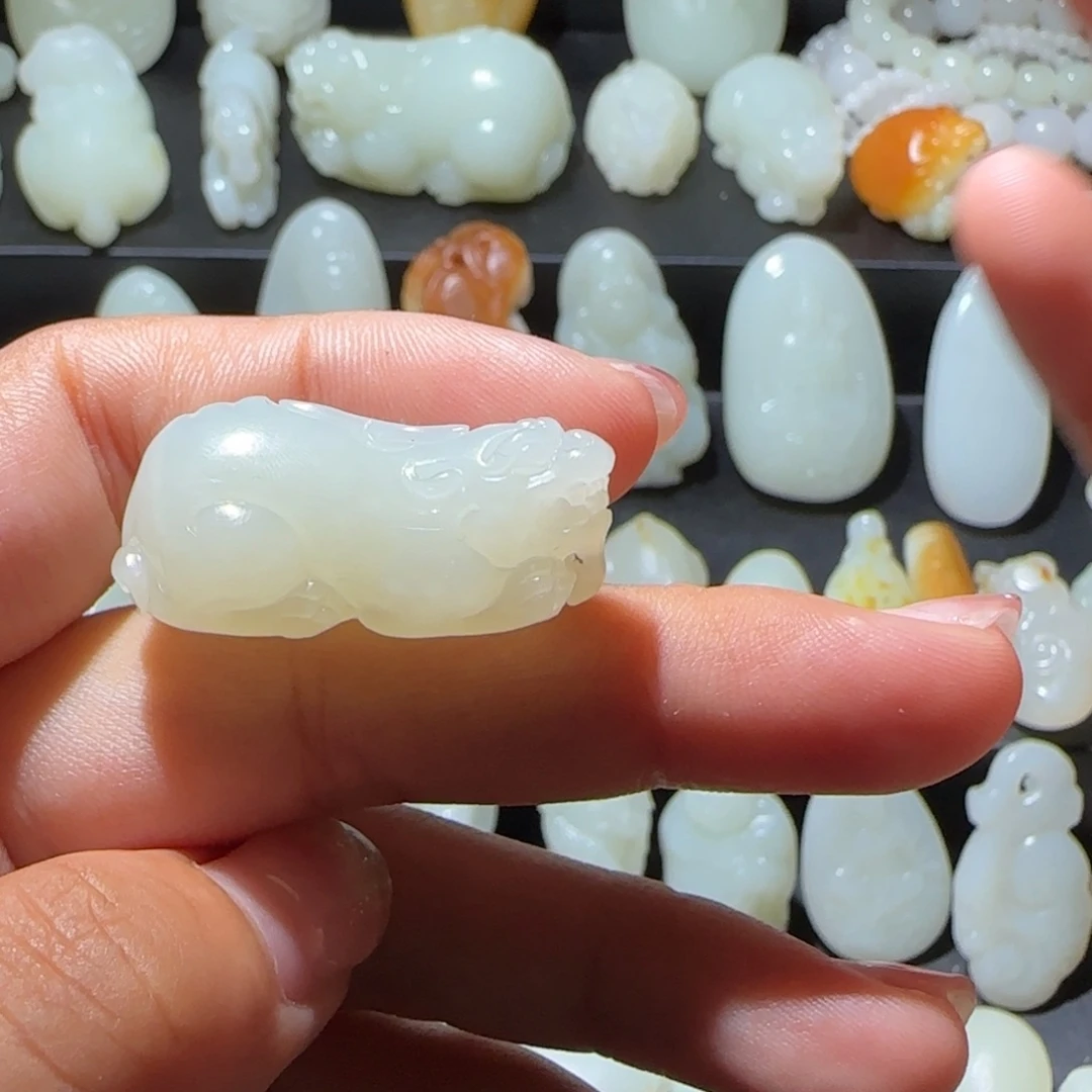 沧***粟颈饰未镶嵌和田玉