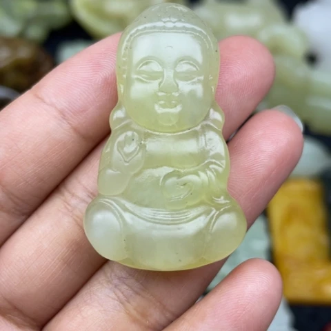 蛇纹石玉未镶嵌颈饰81