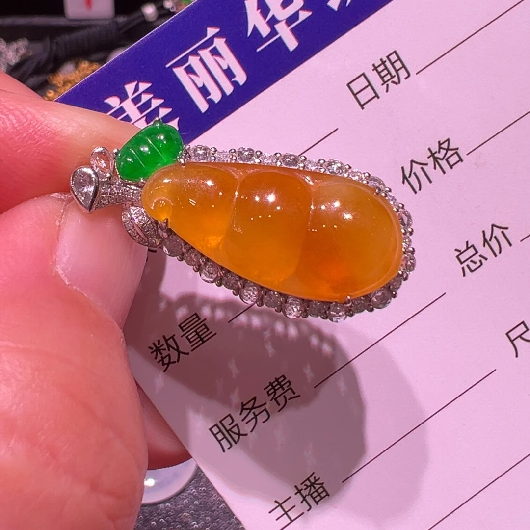 颈饰18K金镶嵌翡翠吊坠