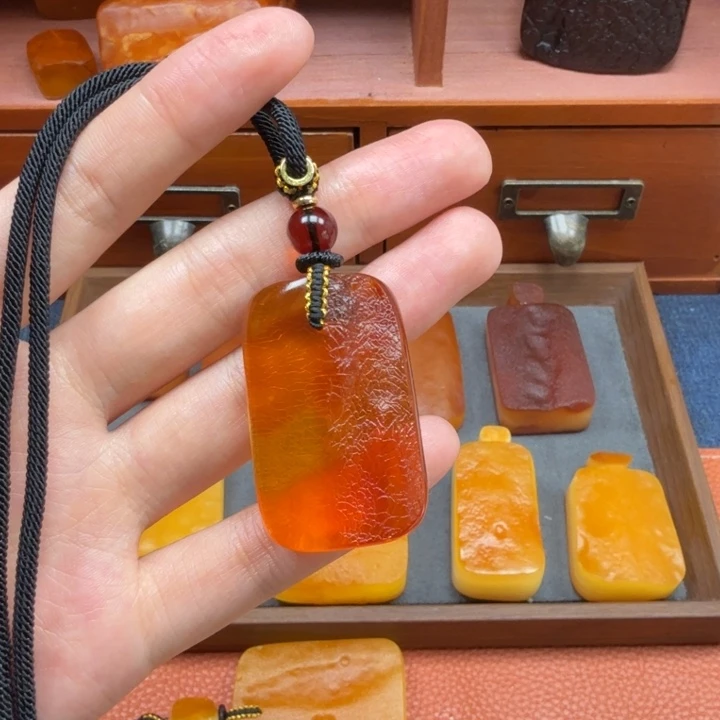 蜜蜡未镶嵌吊坠(赠链)